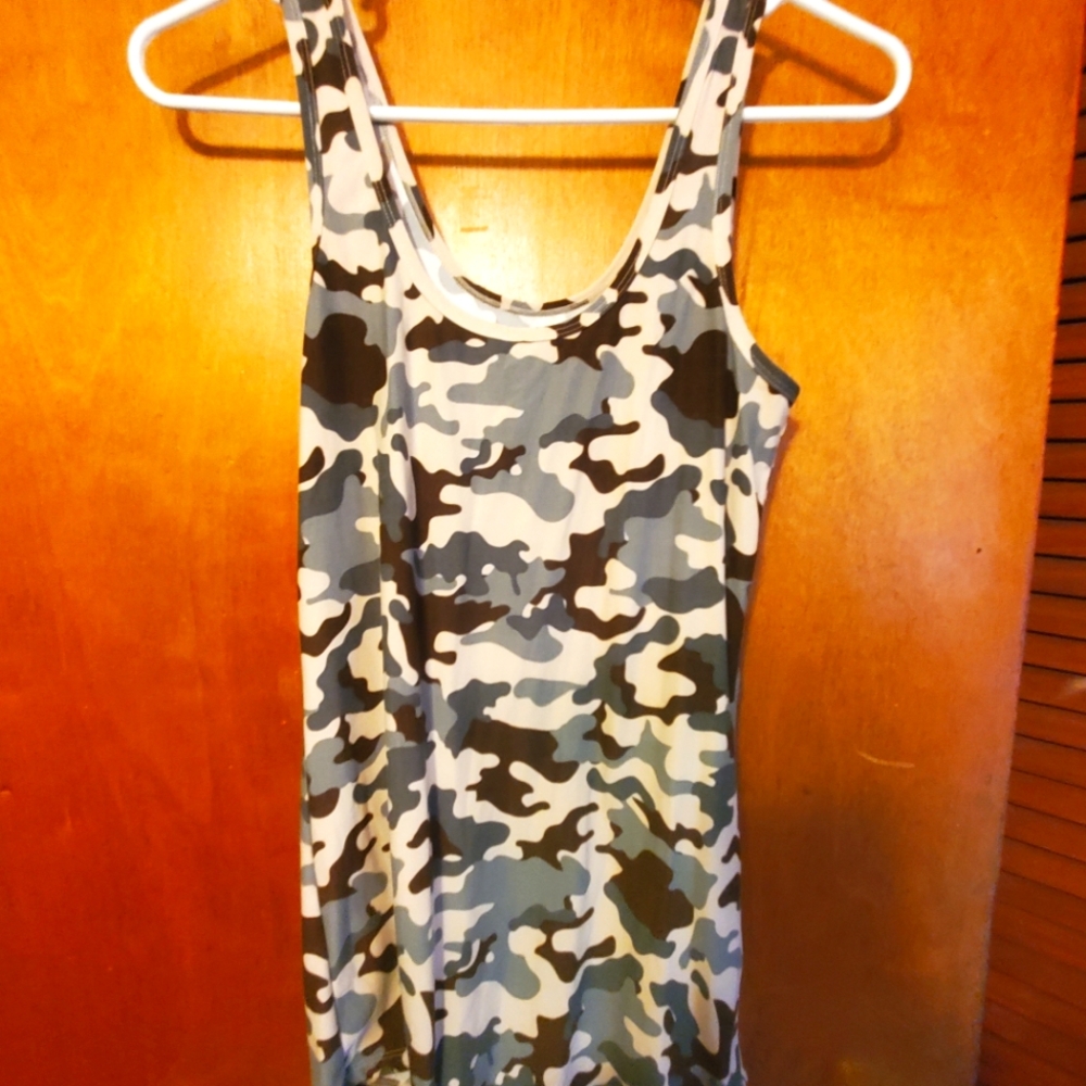 Camo tank